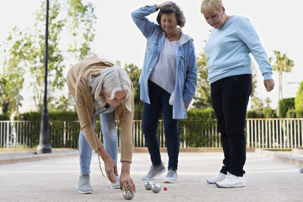 elderly-friends-playing-petanque